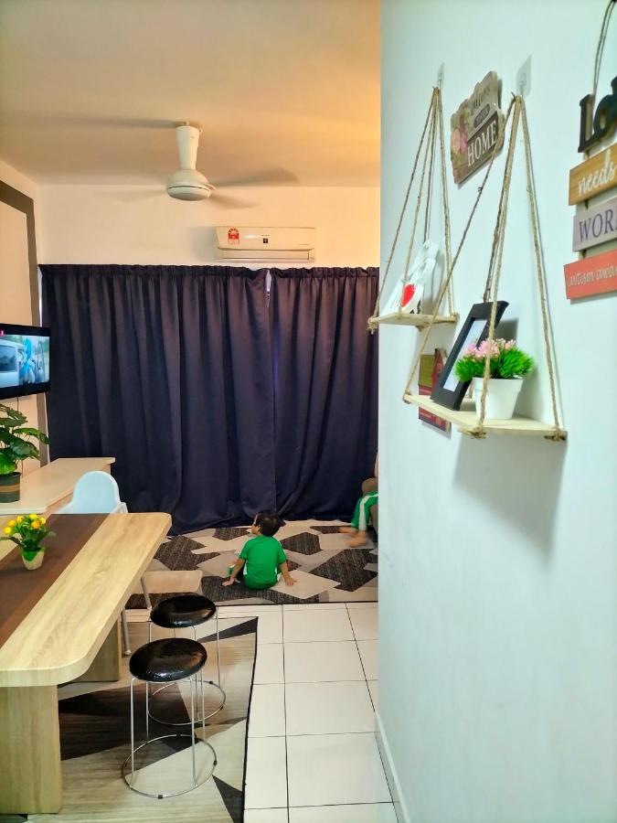 Hani Homestay Wifi Netflix Secure Parking Klia Usim Inti Aeon Mall Nilai Exterior photo